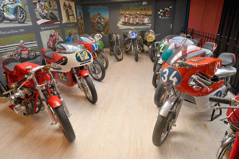 blibliotheek van Motormuseum Hagestein